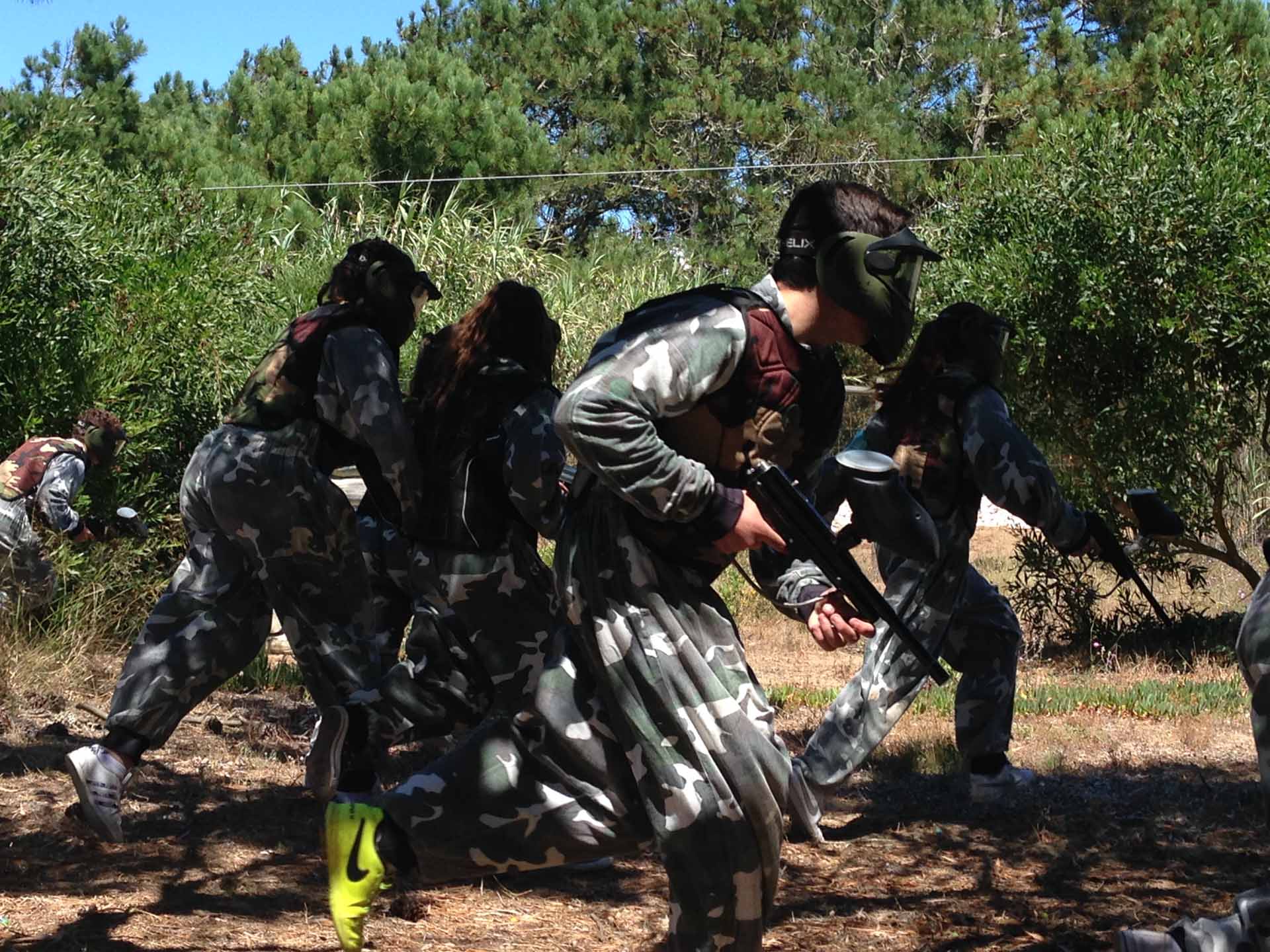 Paintball with uniform and 100 balls per player